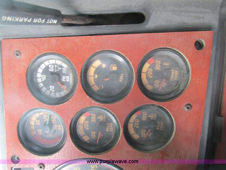 image for item H7565 1993 Mack CH613 semi truck