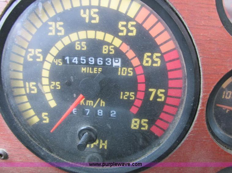 image for item H7565 1993 Mack CH613 semi truck