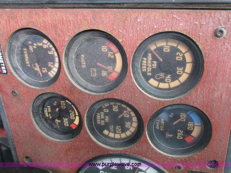 image for item H7565 1993 Mack CH613 semi truck