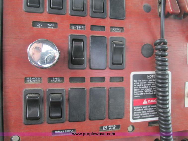 image for item H7565 1993 Mack CH613 semi truck