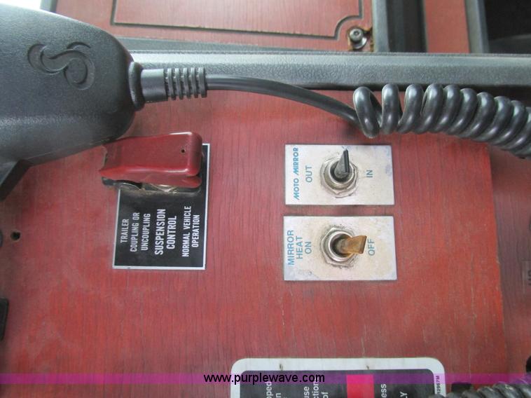 image for item H7565 1993 Mack CH613 semi truck