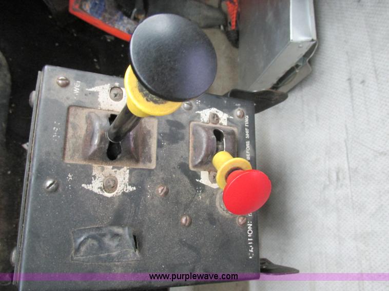 image for item H7565 1993 Mack CH613 semi truck