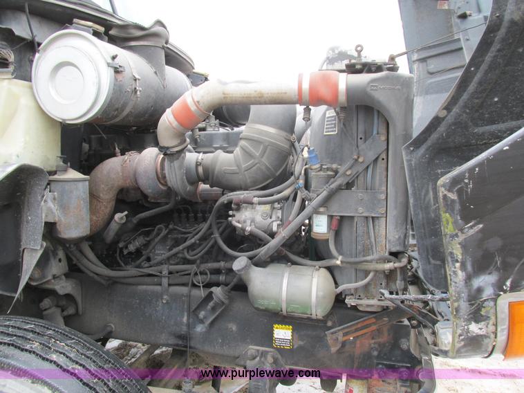 image for item H7565 1993 Mack CH613 semi truck