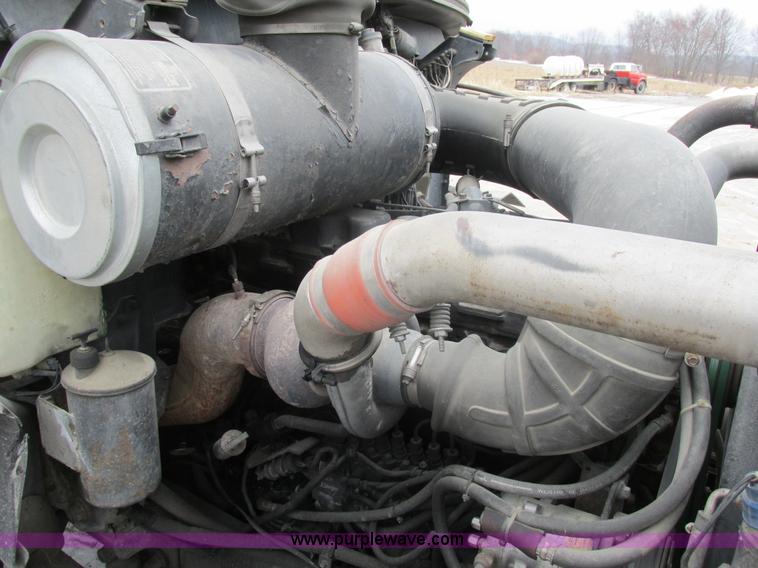 image for item H7565 1993 Mack CH613 semi truck