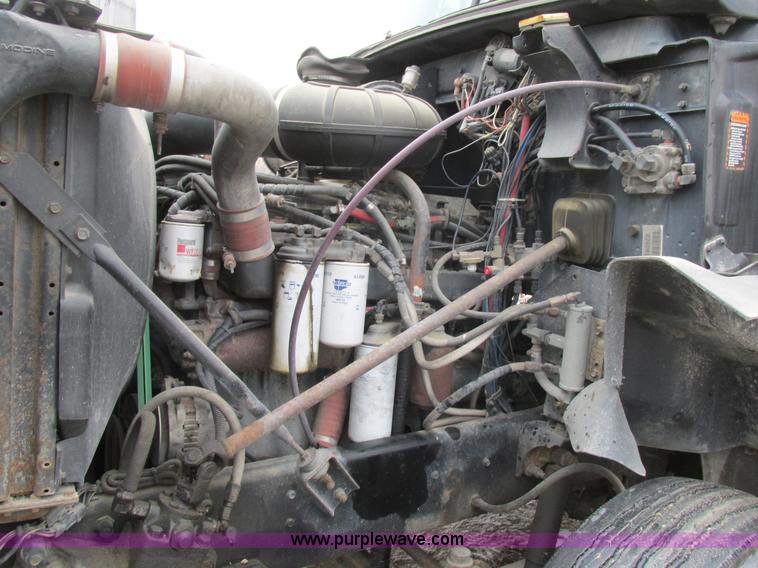 image for item H7565 1993 Mack CH613 semi truck