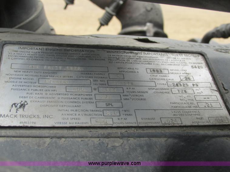 image for item H7565 1993 Mack CH613 semi truck