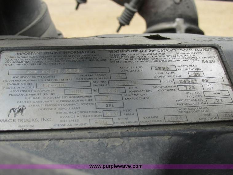 image for item H7565 1993 Mack CH613 semi truck