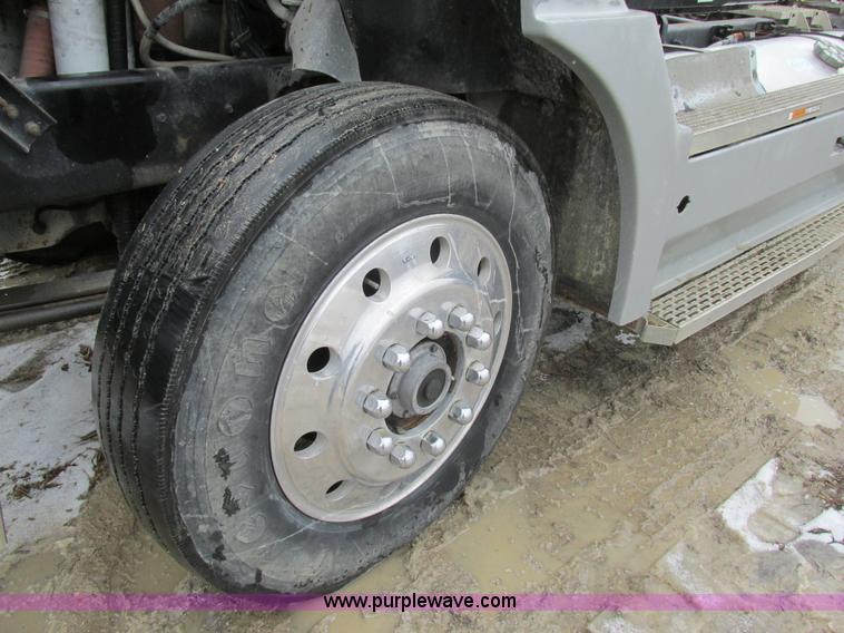 image for item H7565 1993 Mack CH613 semi truck