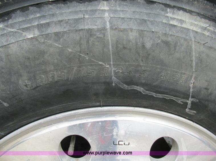 image for item H7565 1993 Mack CH613 semi truck