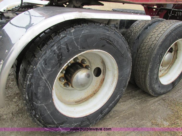 image for item H7565 1993 Mack CH613 semi truck