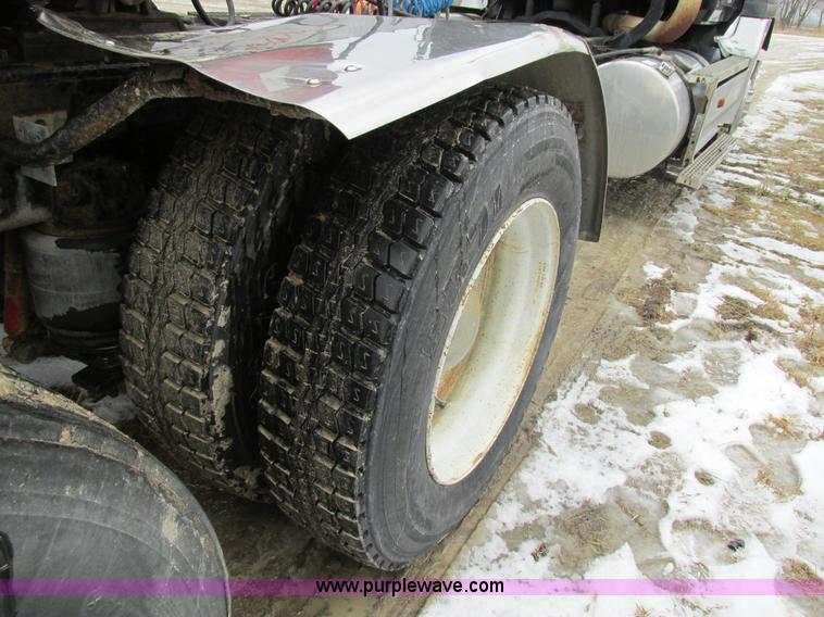 image for item H7565 1993 Mack CH613 semi truck