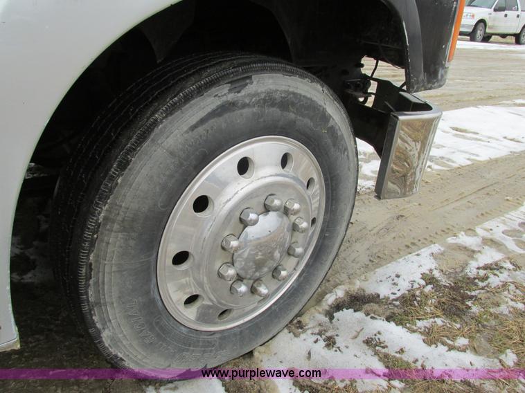 image for item H7565 1993 Mack CH613 semi truck