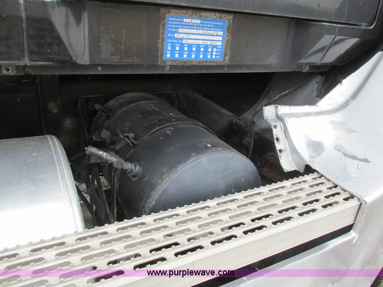 image for item H7565 1993 Mack CH613 semi truck