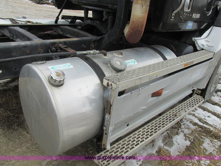 image for item H7565 1993 Mack CH613 semi truck