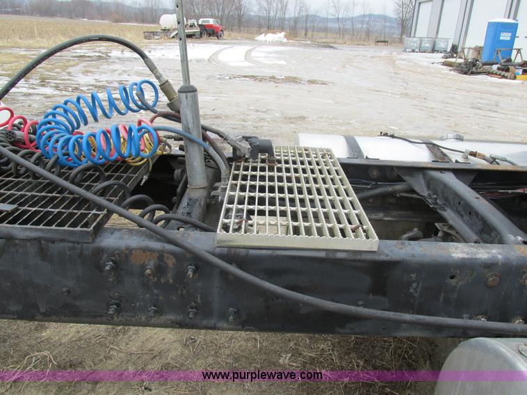 image for item H7565 1993 Mack CH613 semi truck