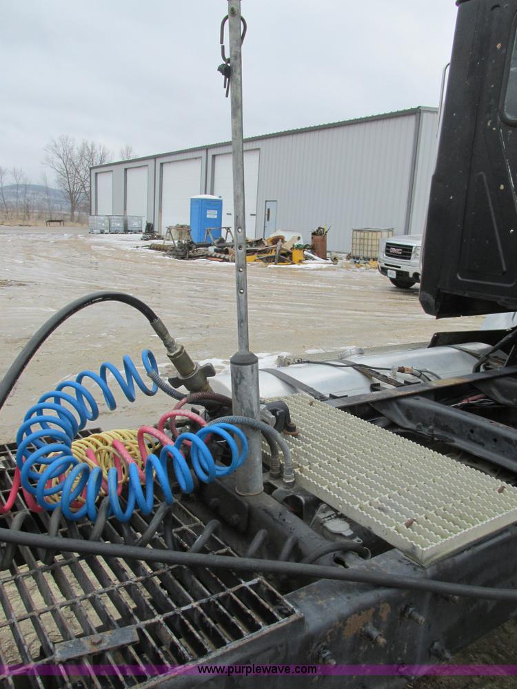 image for item H7565 1993 Mack CH613 semi truck