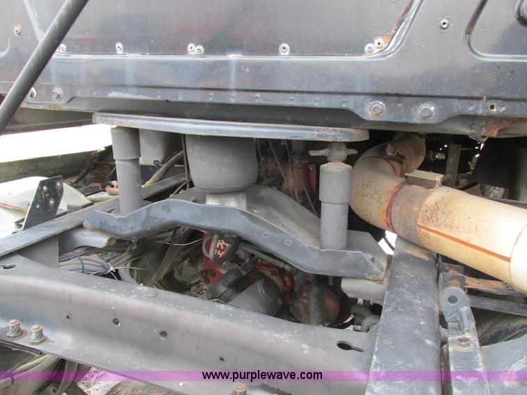 image for item H7565 1993 Mack CH613 semi truck