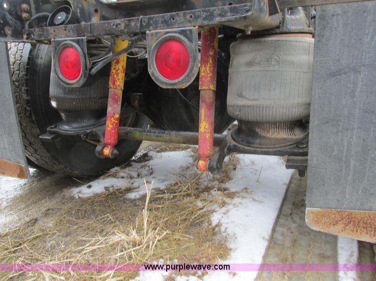 image for item H7565 1993 Mack CH613 semi truck