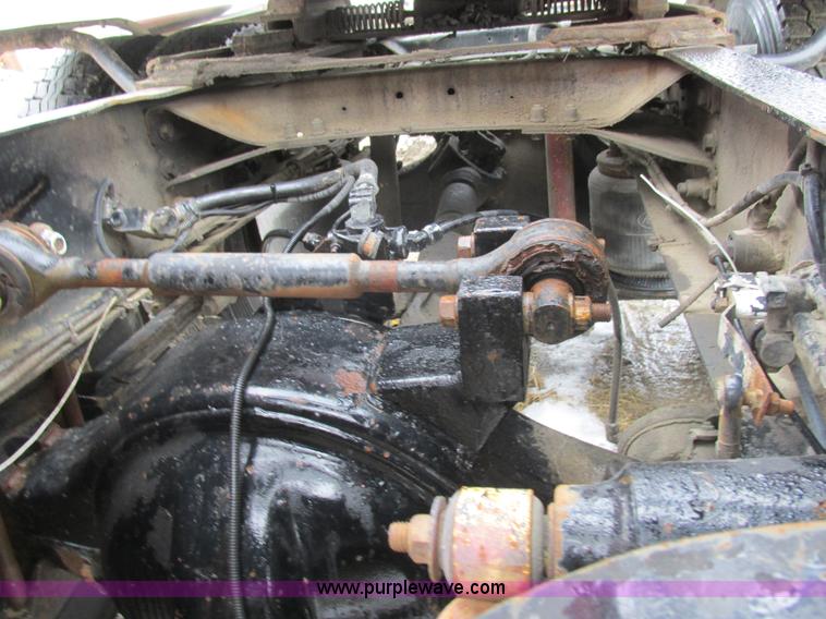 image for item H7565 1993 Mack CH613 semi truck