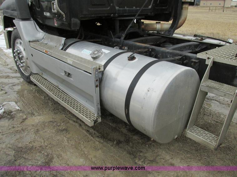 image for item H7565 1993 Mack CH613 semi truck