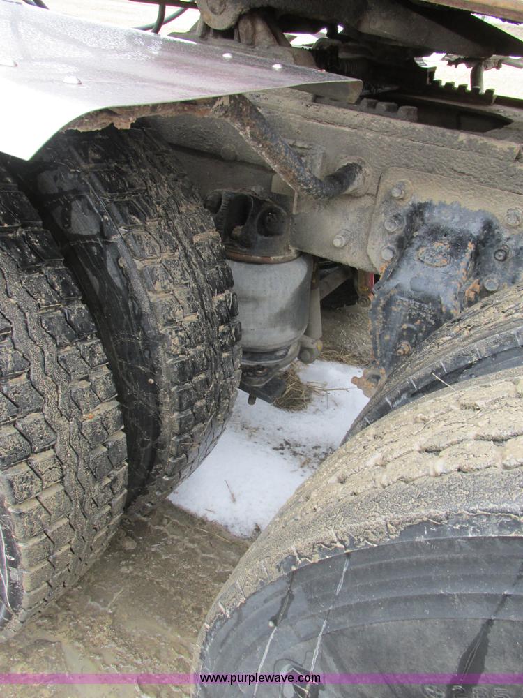 image for item H7565 1993 Mack CH613 semi truck