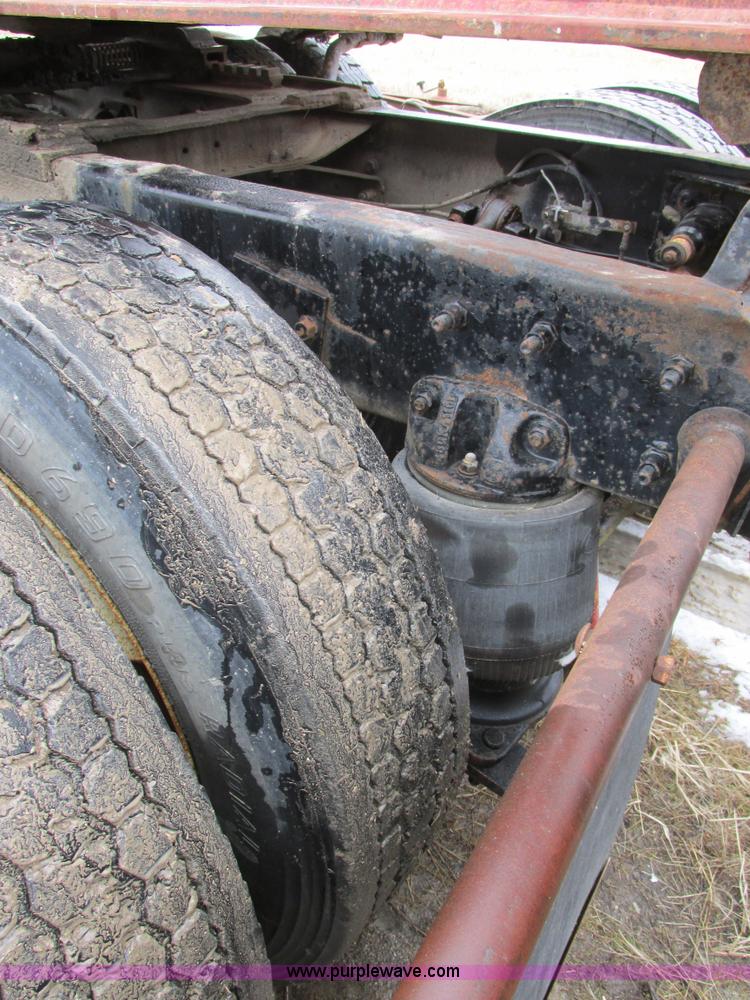 image for item H7565 1993 Mack CH613 semi truck