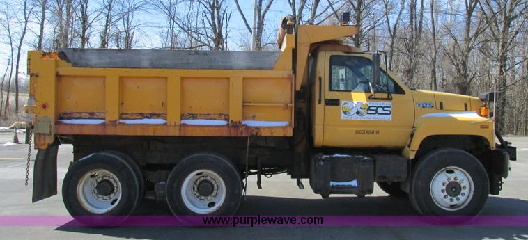 image for item H7566 1994 GMC TopKick dump truck