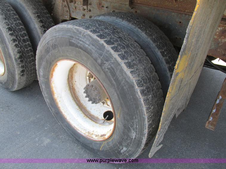 image for item H7566 1994 GMC TopKick dump truck