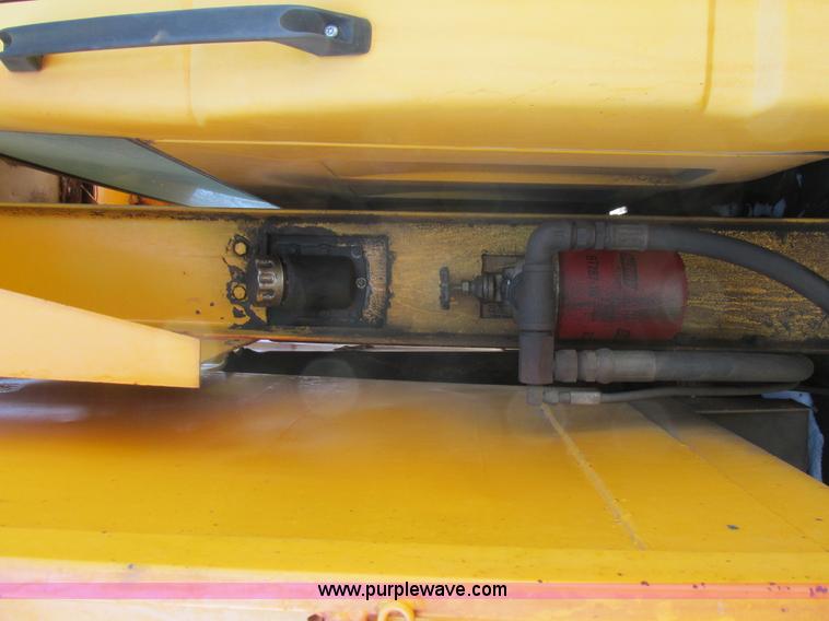 image for item H7566 1994 GMC TopKick dump truck