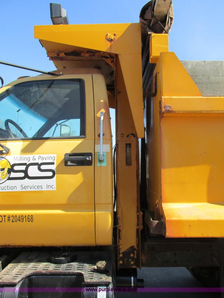 image for item H7566 1994 GMC TopKick dump truck