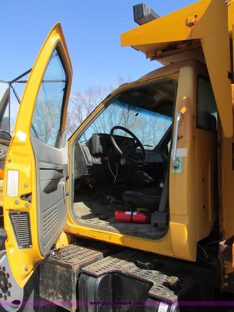 image for item H7566 1994 GMC TopKick dump truck