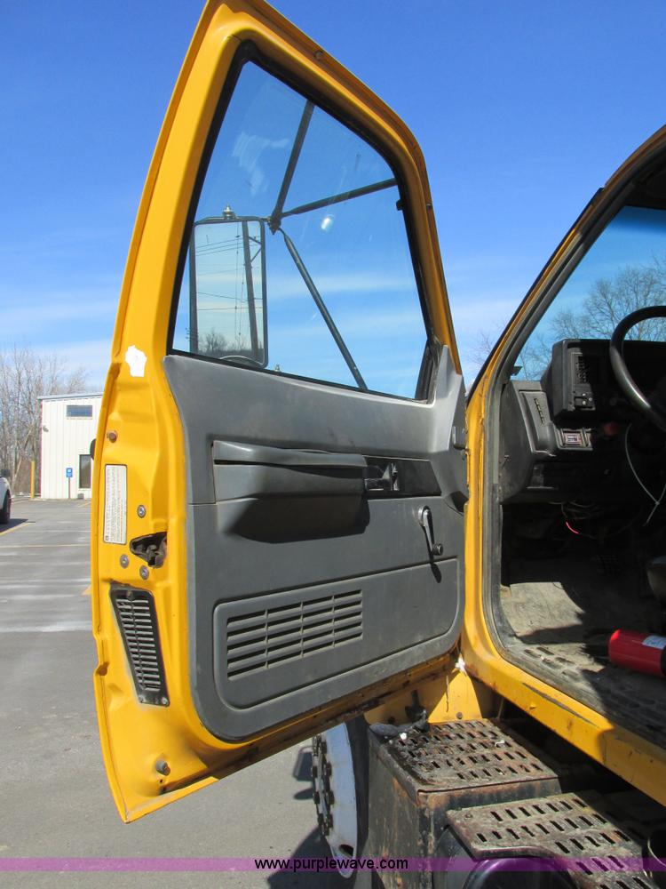 image for item H7566 1994 GMC TopKick dump truck