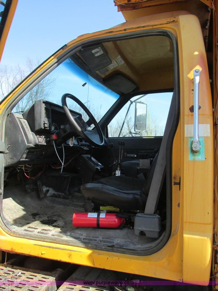 image for item H7566 1994 GMC TopKick dump truck