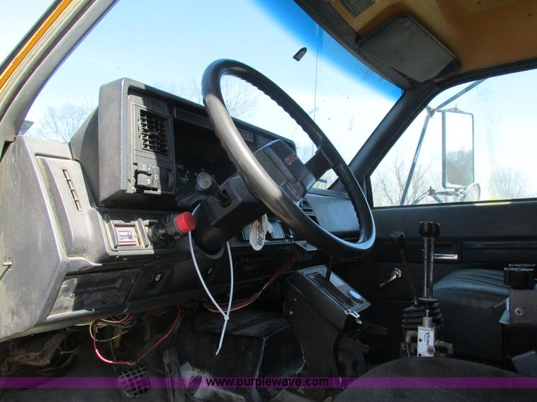 image for item H7566 1994 GMC TopKick dump truck