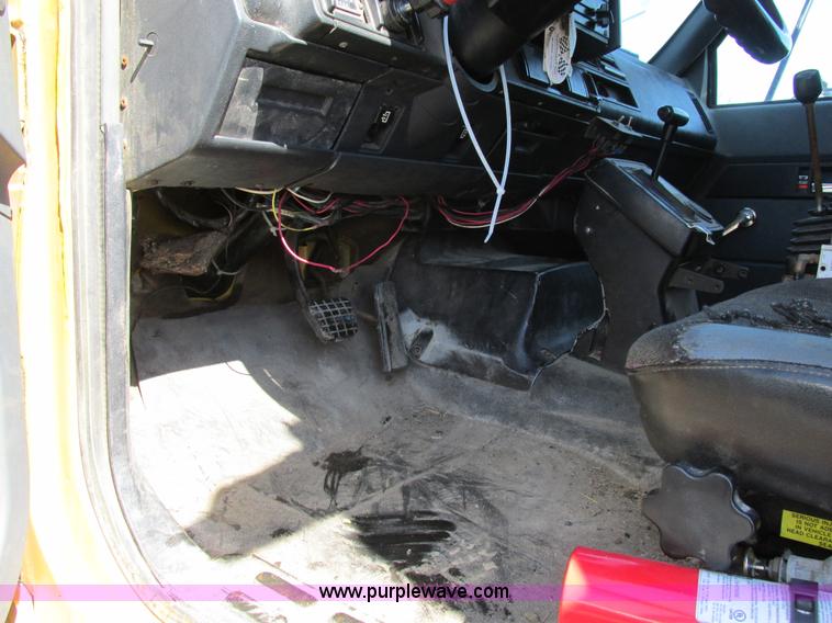 image for item H7566 1994 GMC TopKick dump truck