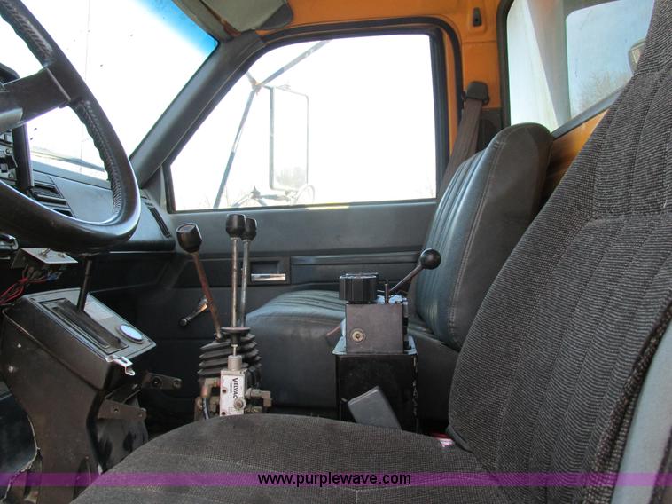 image for item H7566 1994 GMC TopKick dump truck