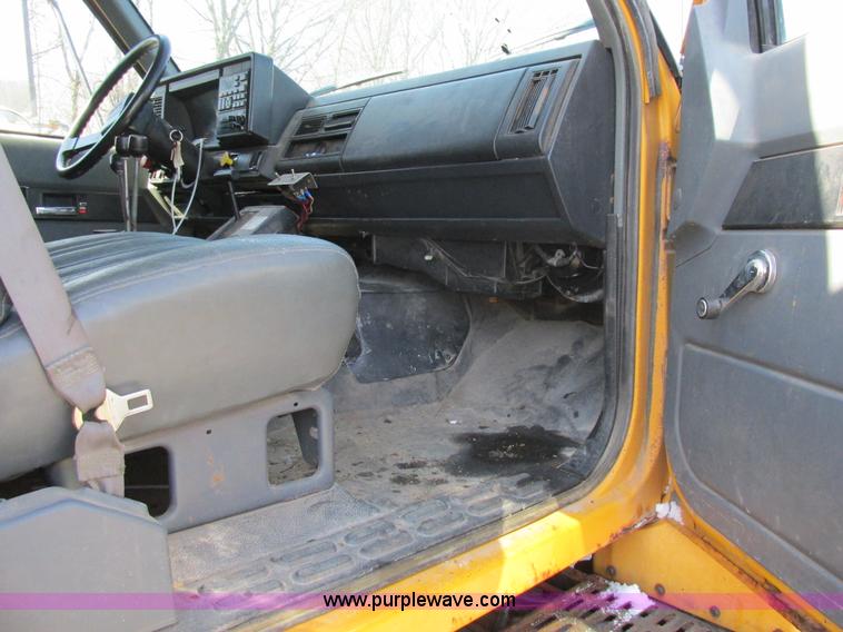 image for item H7566 1994 GMC TopKick dump truck