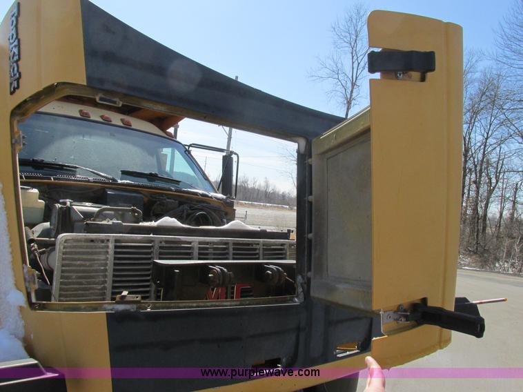 image for item H7566 1994 GMC TopKick dump truck