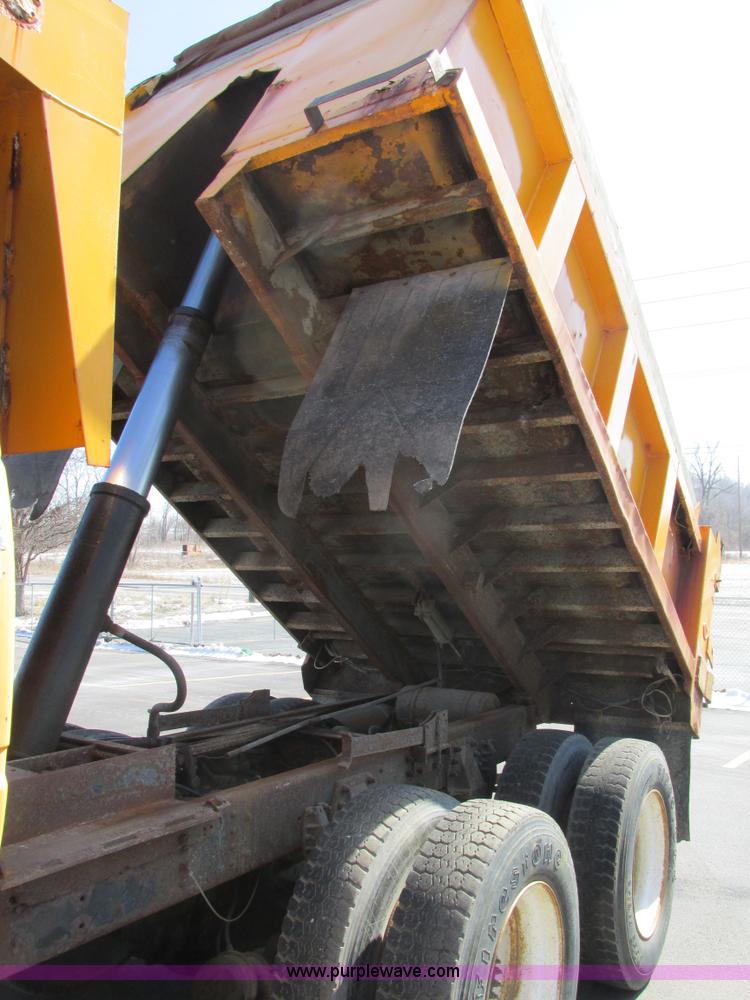 image for item H7566 1994 GMC TopKick dump truck