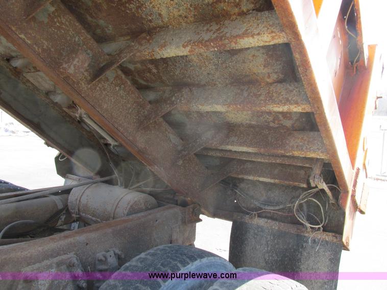 image for item H7566 1994 GMC TopKick dump truck