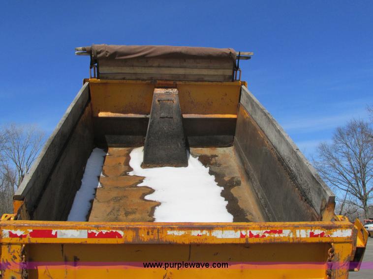 image for item H7566 1994 GMC TopKick dump truck