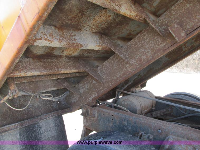 image for item H7566 1994 GMC TopKick dump truck