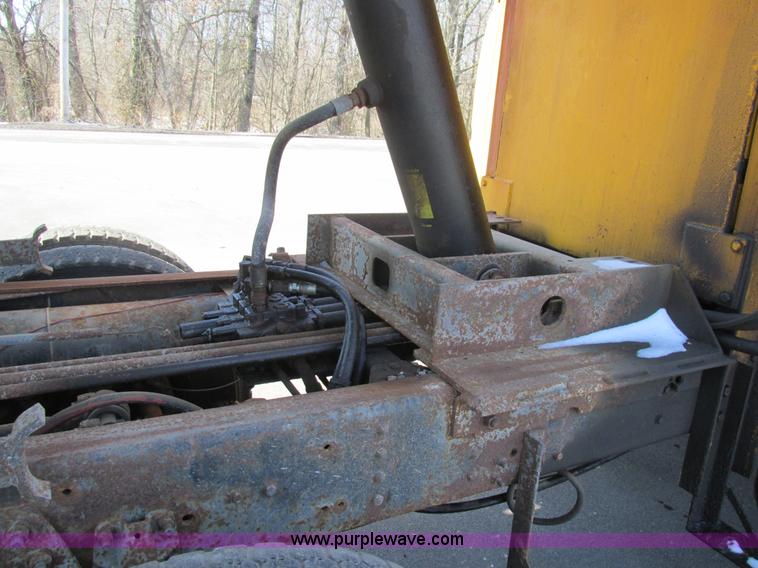 image for item H7566 1994 GMC TopKick dump truck