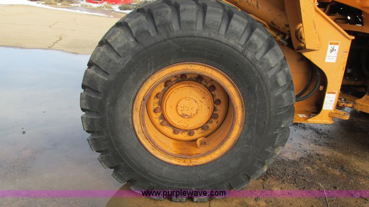 image for item I3091 2000 Case 621C wheel loader