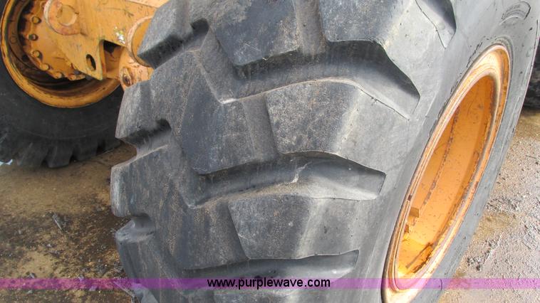 image for item I3091 2000 Case 621C wheel loader