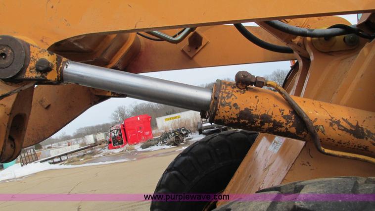 image for item I3091 2000 Case 621C wheel loader