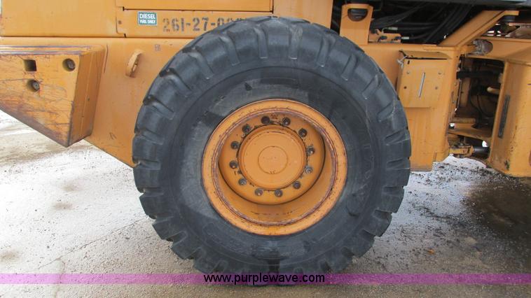 image for item I3091 2000 Case 621C wheel loader