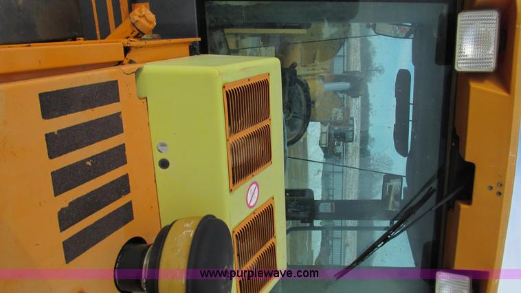 image for item I3091 2000 Case 621C wheel loader