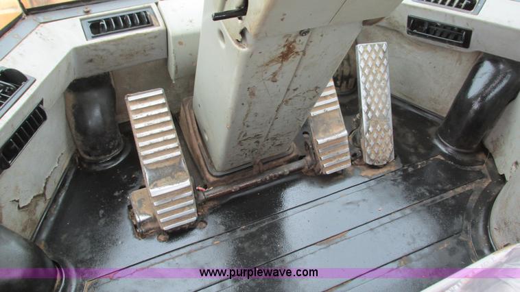 image for item I3091 2000 Case 621C wheel loader