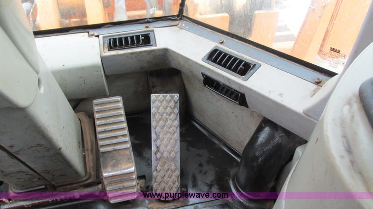 image for item I3091 2000 Case 621C wheel loader